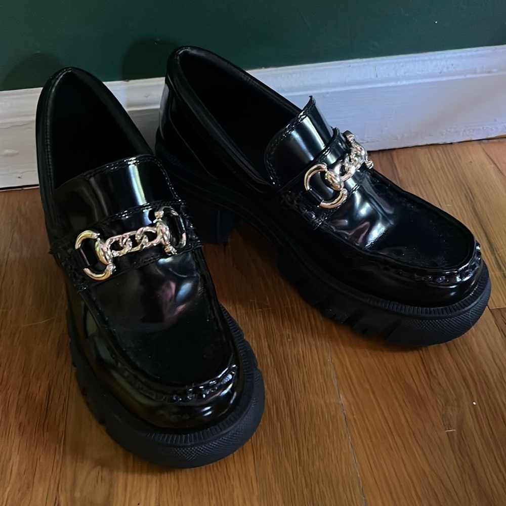 Aldo black & gold platform loafers